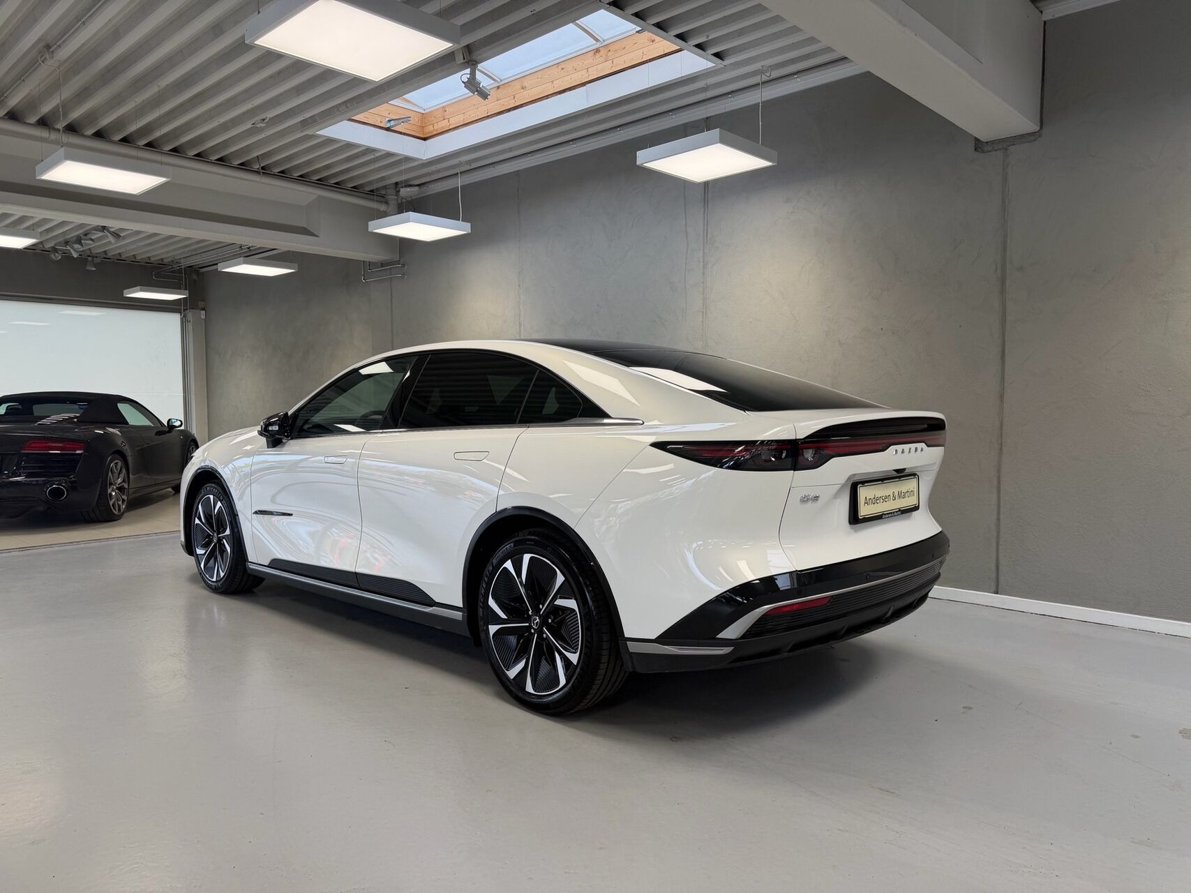 Hvid Mazda 6e fra 2026