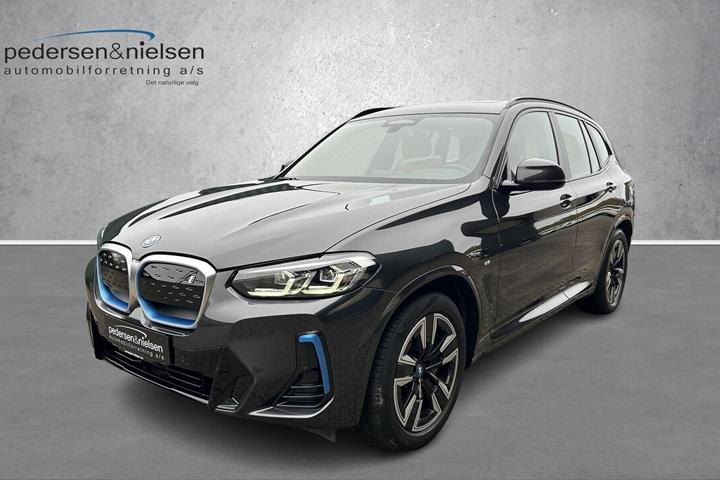 Grå BMW iX3 fra 2023