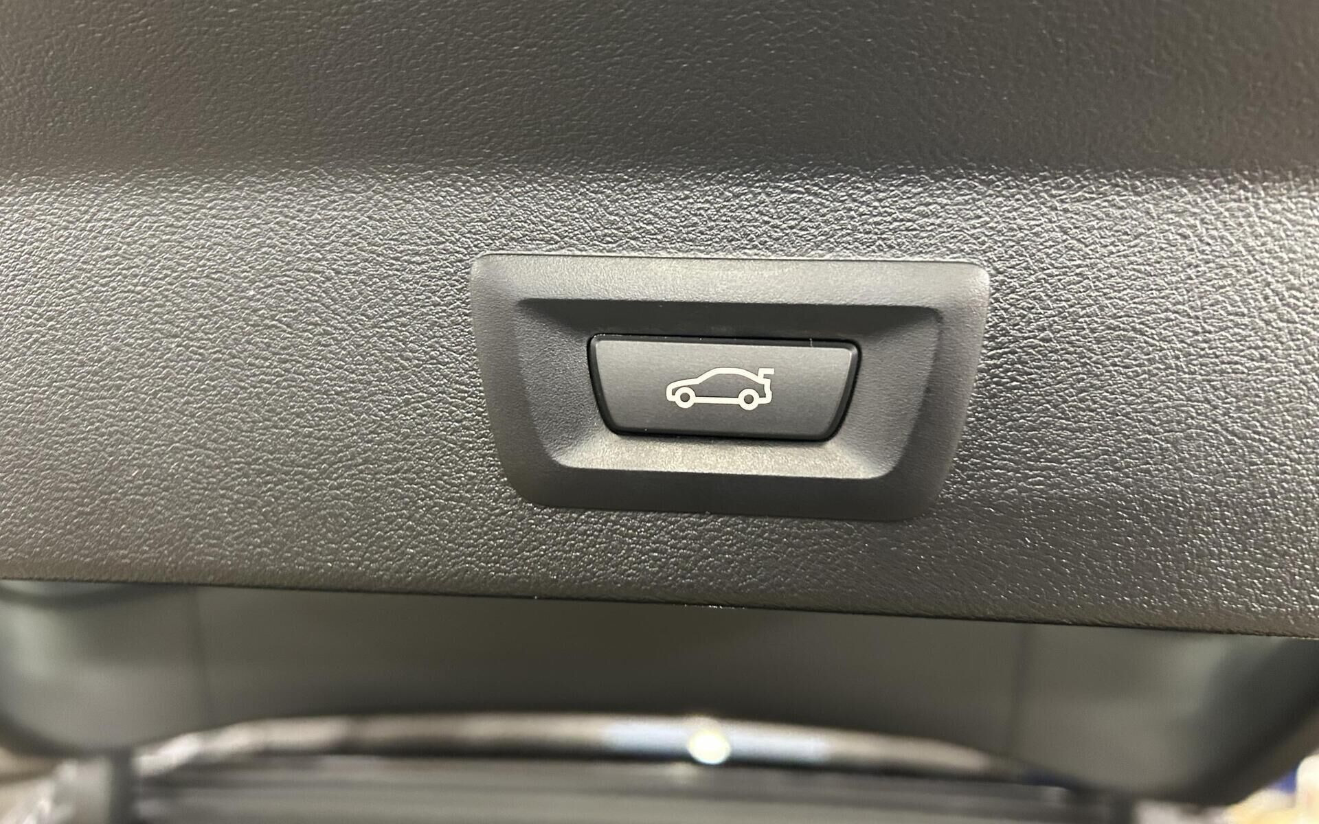 Grå BMW iX3 fra 2023