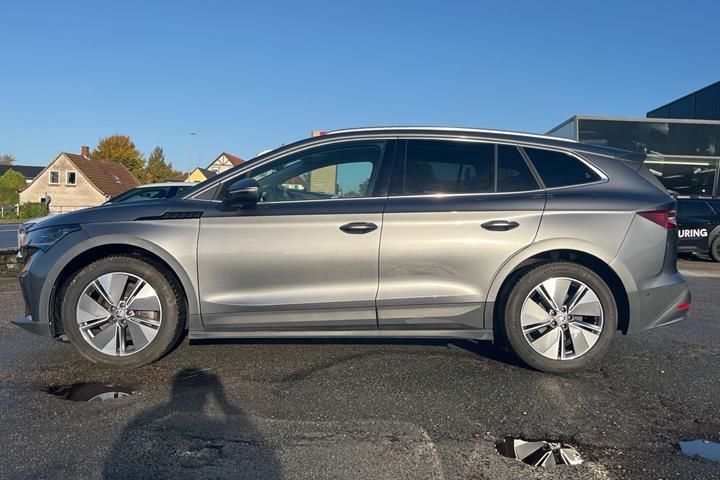Grå Skoda Enyaq fra 2022