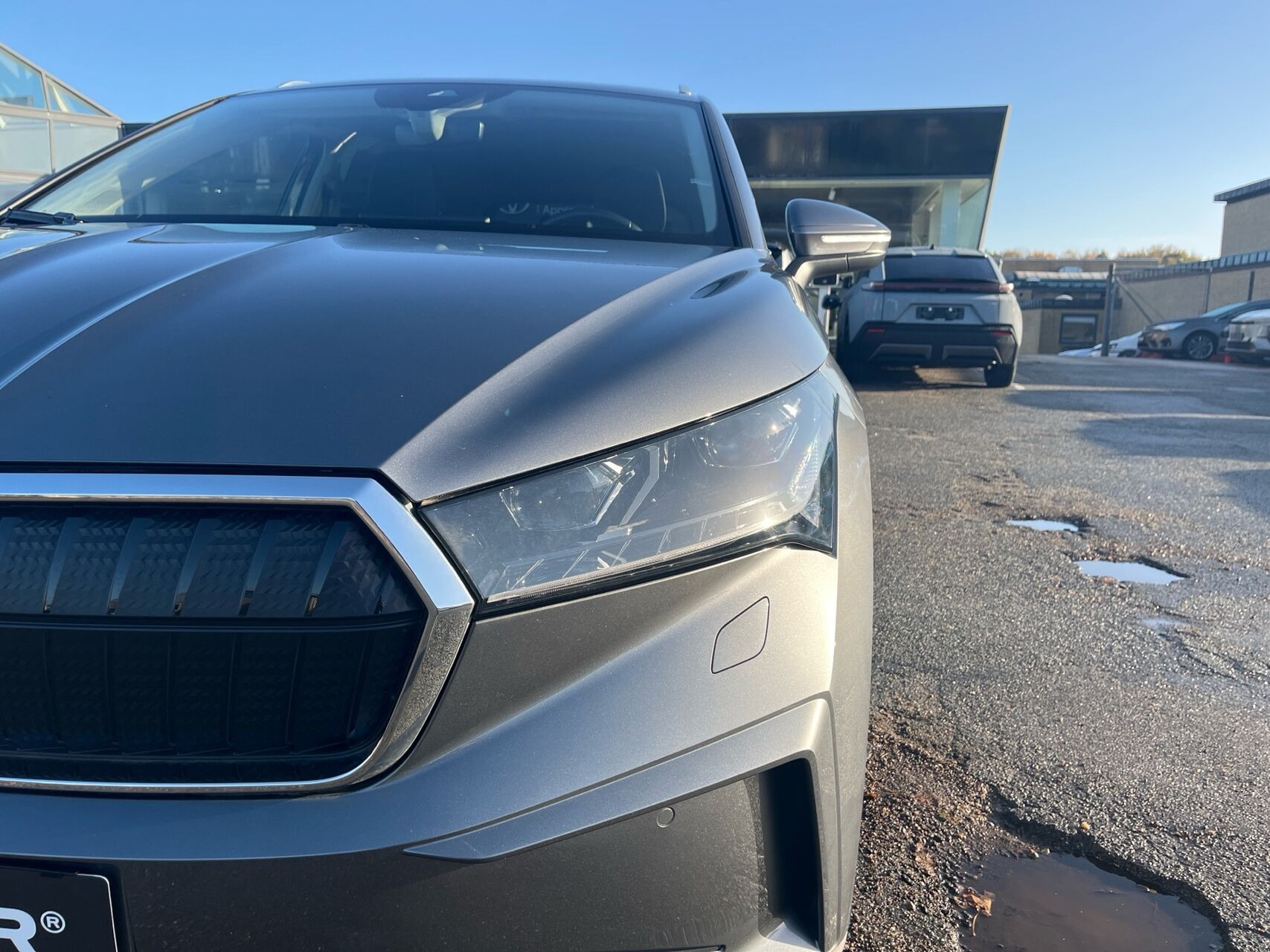 Grå Skoda Enyaq fra 2022