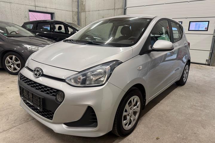 Sølv Hyundai i10 fra 2017