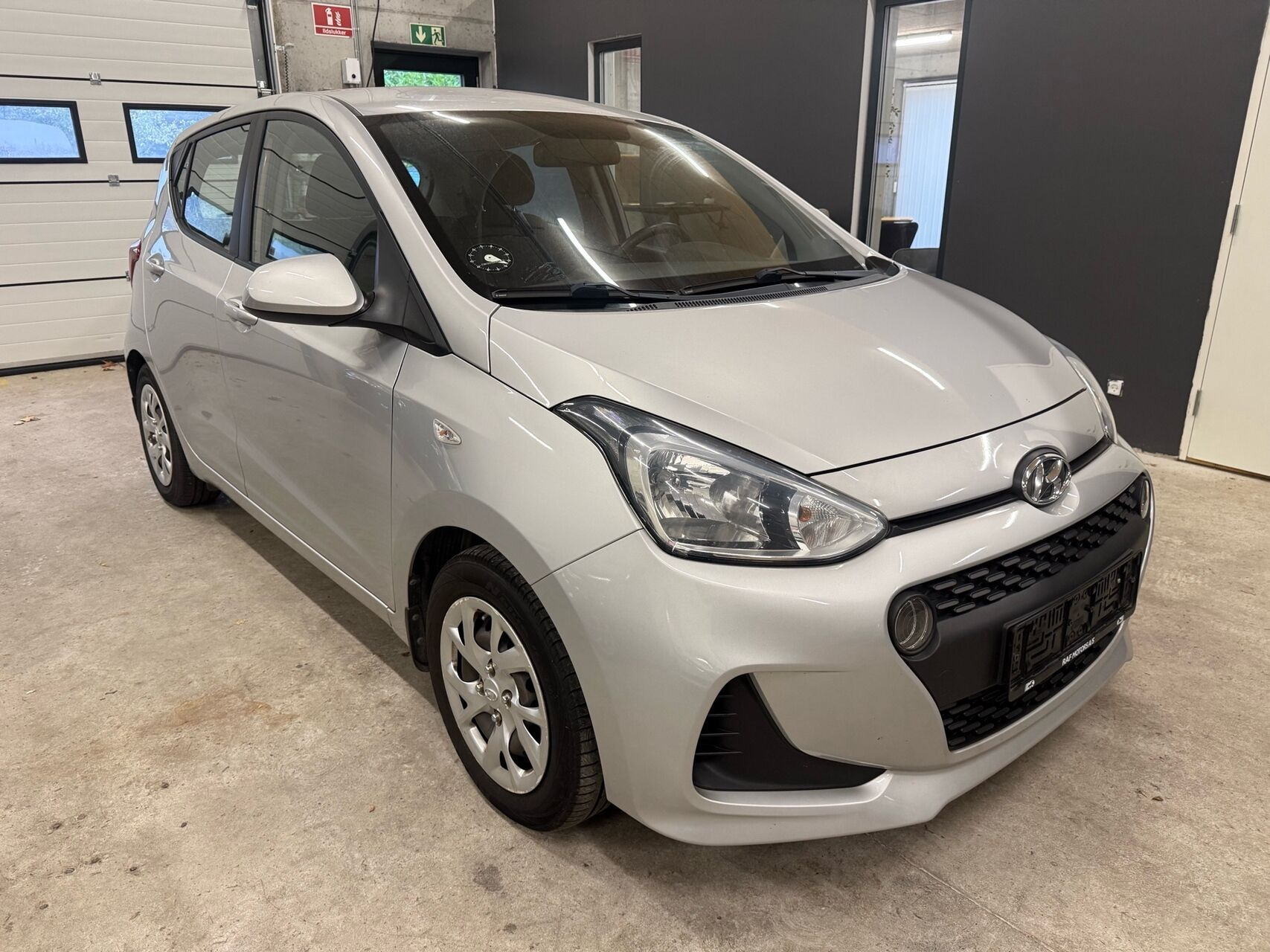 Sølv Hyundai i10 fra 2017