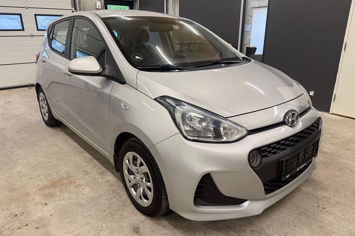 Sølv Hyundai i10 fra 2017