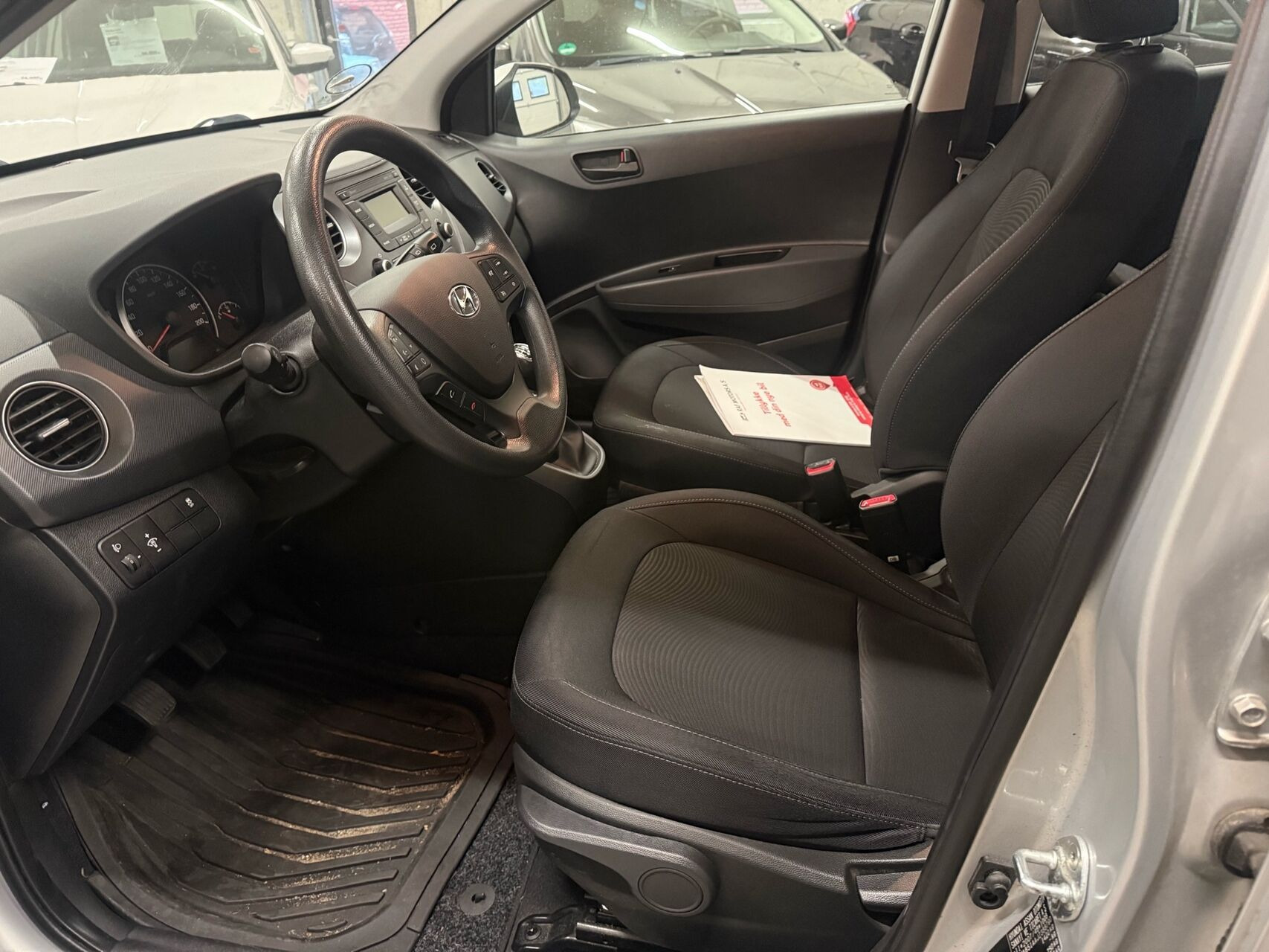 Sølv Hyundai i10 fra 2017