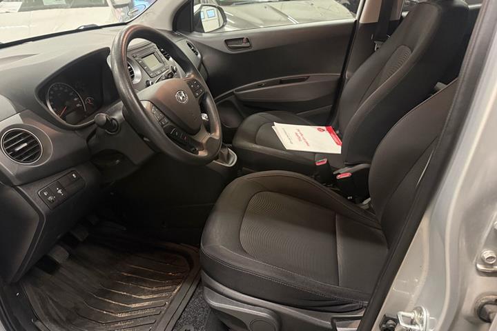 Sølv Hyundai i10 fra 2017