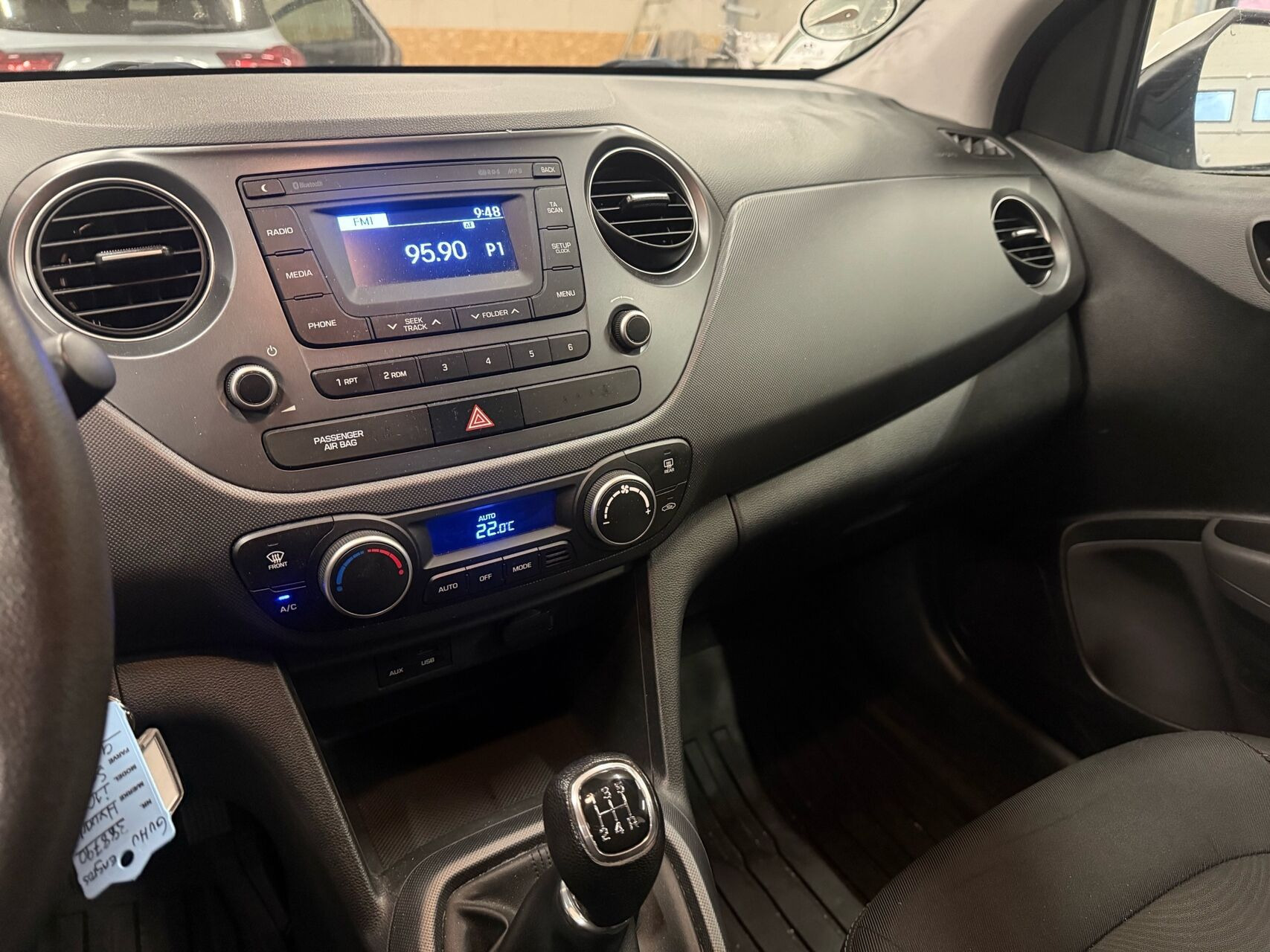 Sølv Hyundai i10 fra 2017