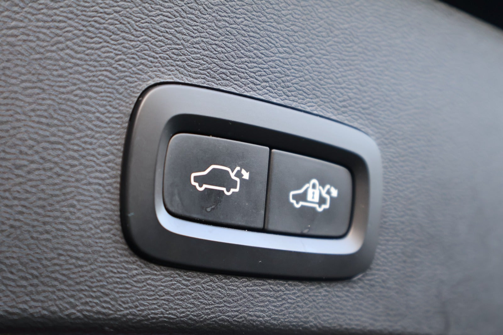 Sort Volvo XC40 fra 2021