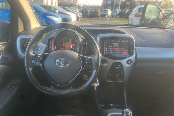 Sort Toyota Aygo fra 2017