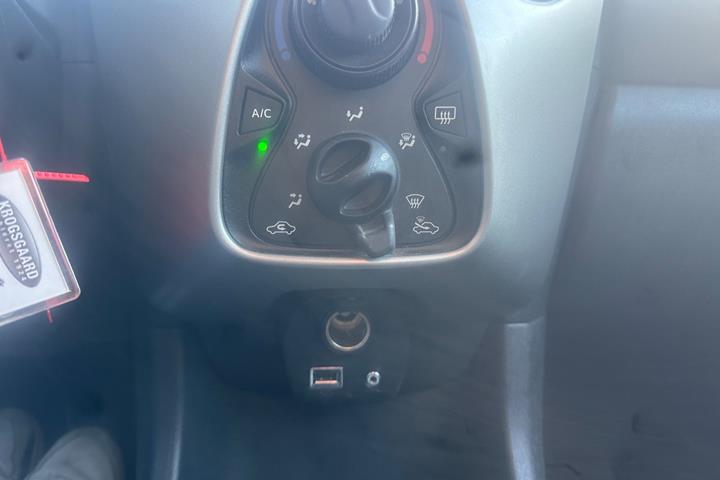 Sort Toyota Aygo fra 2017