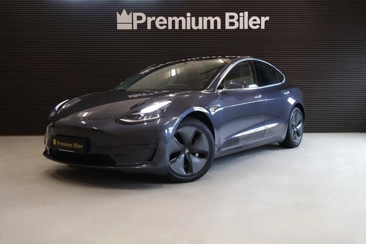 Grå Tesla Model 3 fra 2020