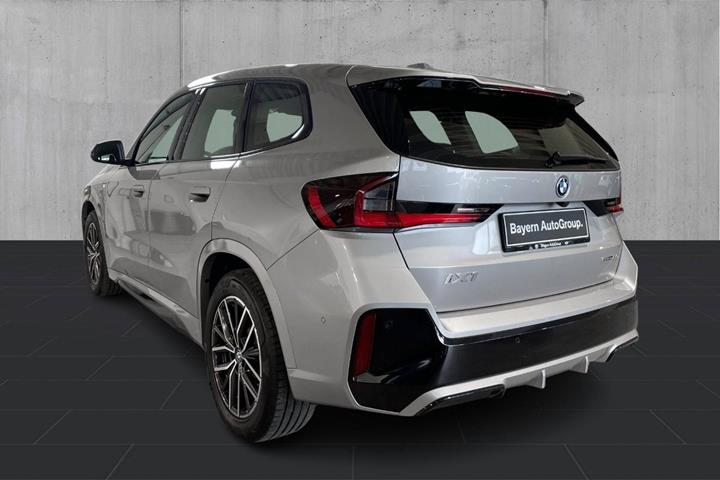 Sølv BMW iX1 fra 2024