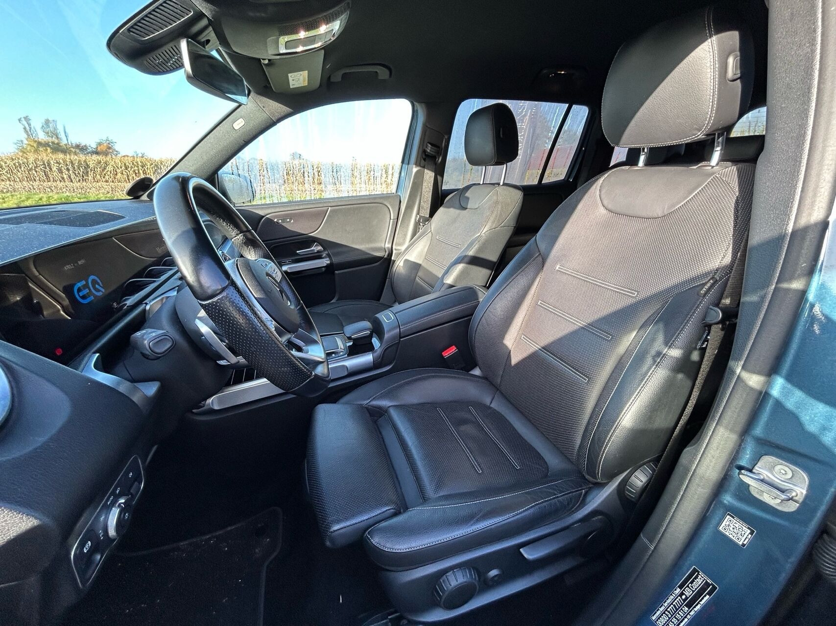 Blå Mercedes EQB250 fra 2023