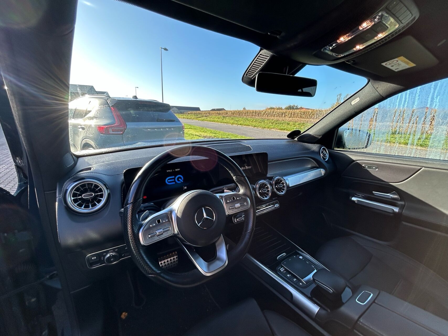 Blå Mercedes EQB250 fra 2023