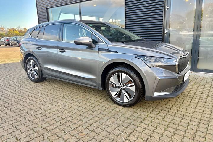 Grå Skoda Enyaq fra 2023