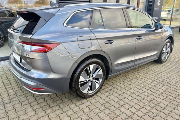 Grå Skoda Enyaq fra 2023