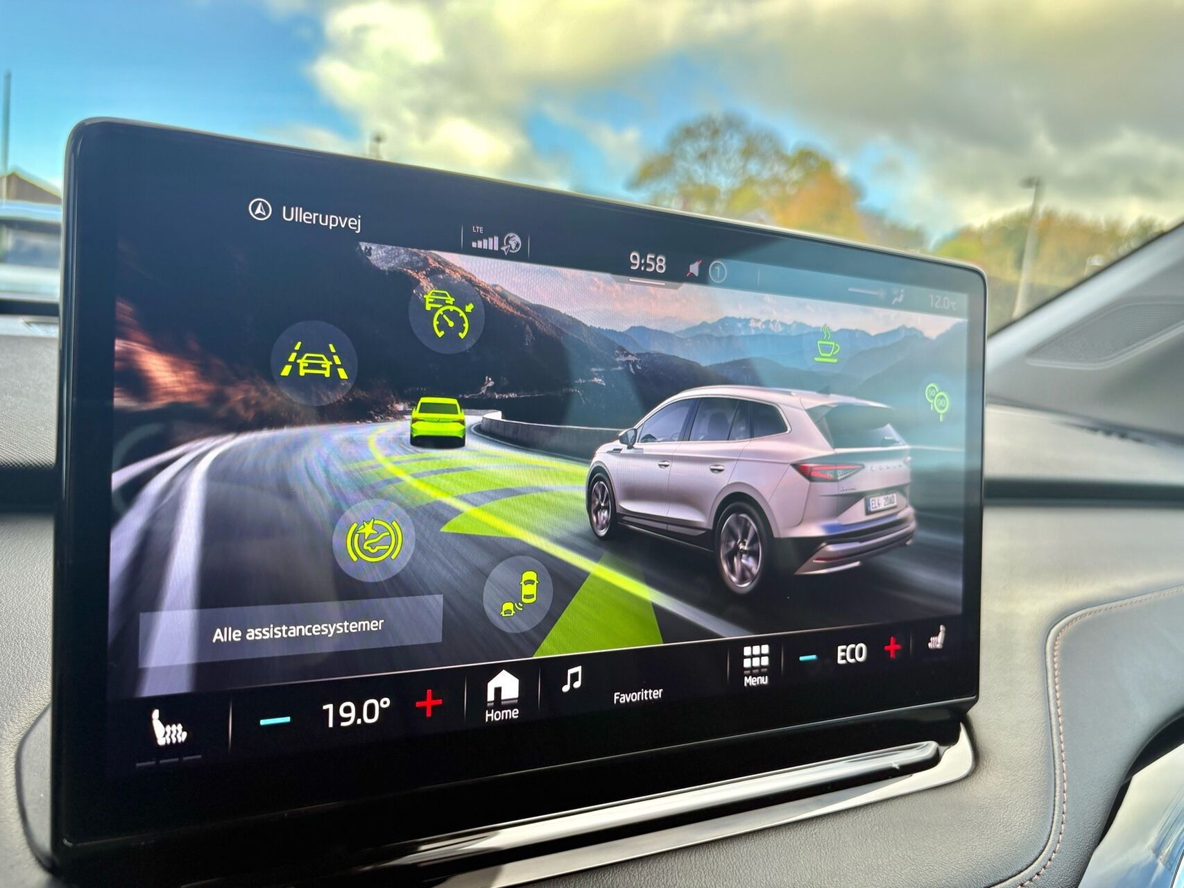 Grå Skoda Enyaq fra 2023