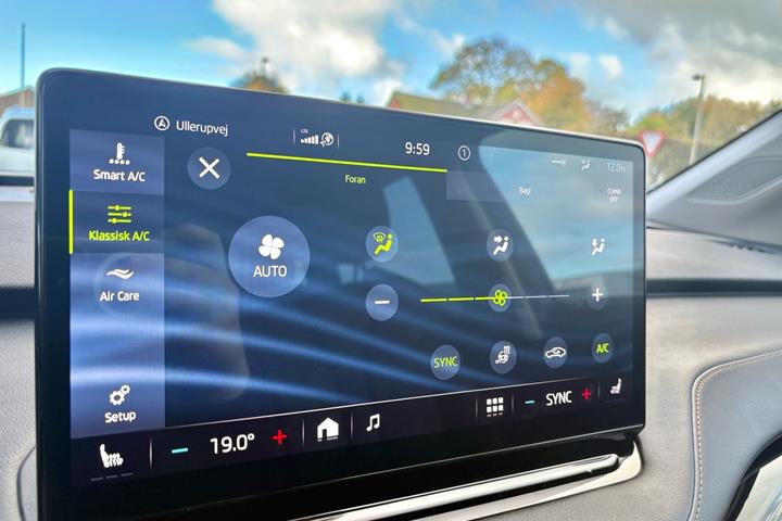 Grå Skoda Enyaq fra 2023