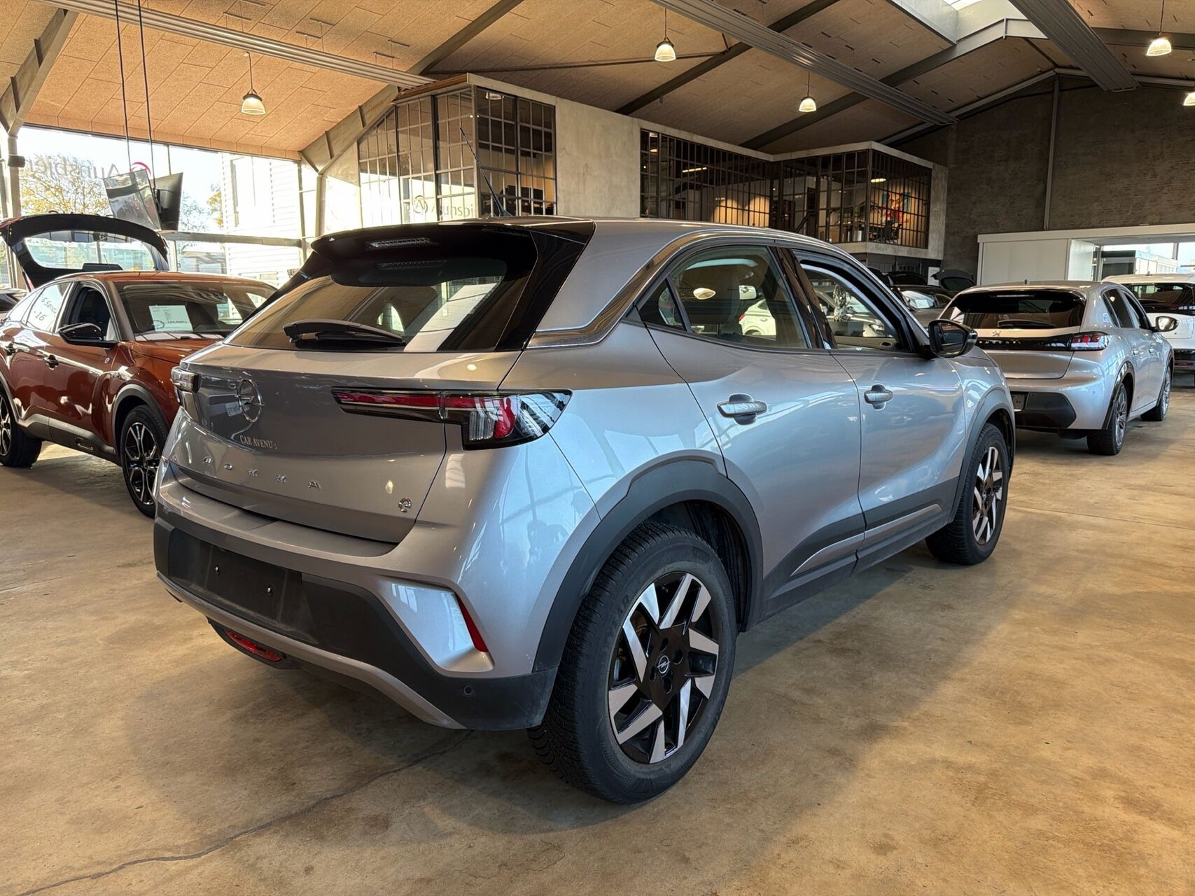 Grå Opel Mokka-e fra 2024