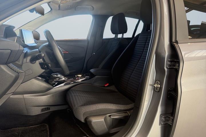 Grå Peugeot e-208 fra 2022
