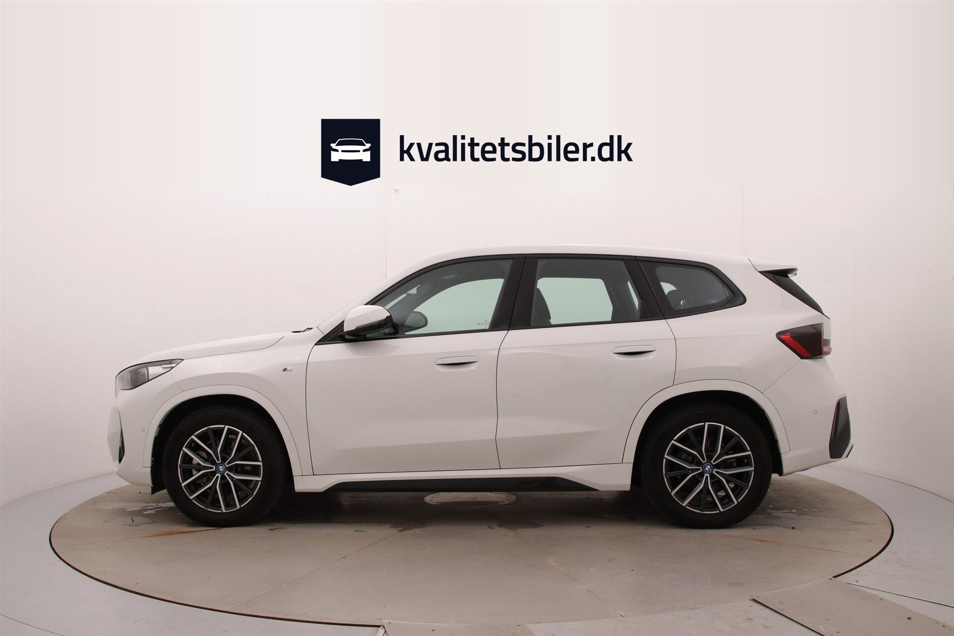 Hvid BMW iX1 fra 2023