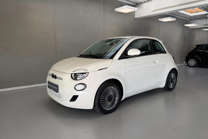 Hvid Fiat 500e fra 2023
