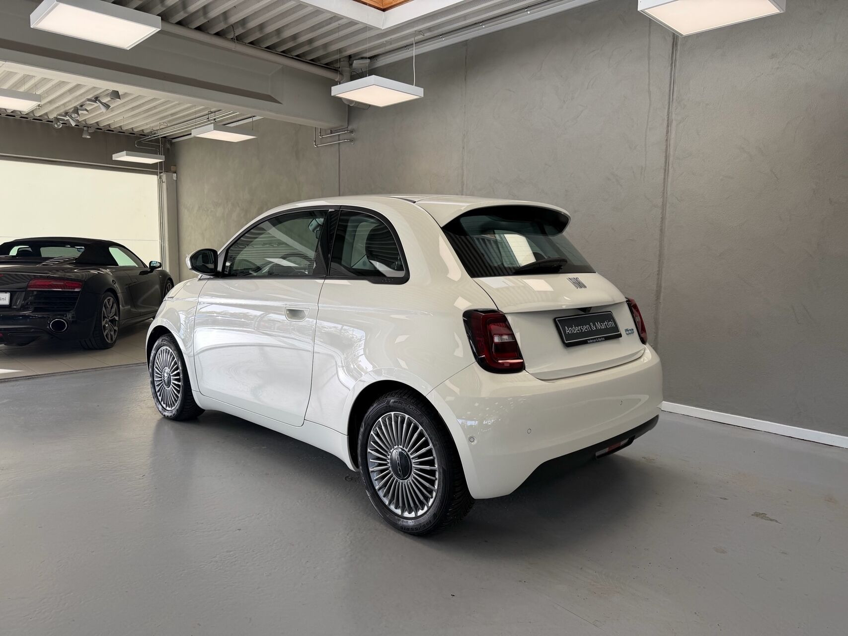 Hvid Fiat 500e fra 2023