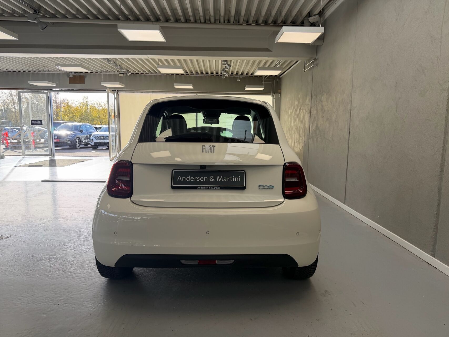 Hvid Fiat 500e fra 2023