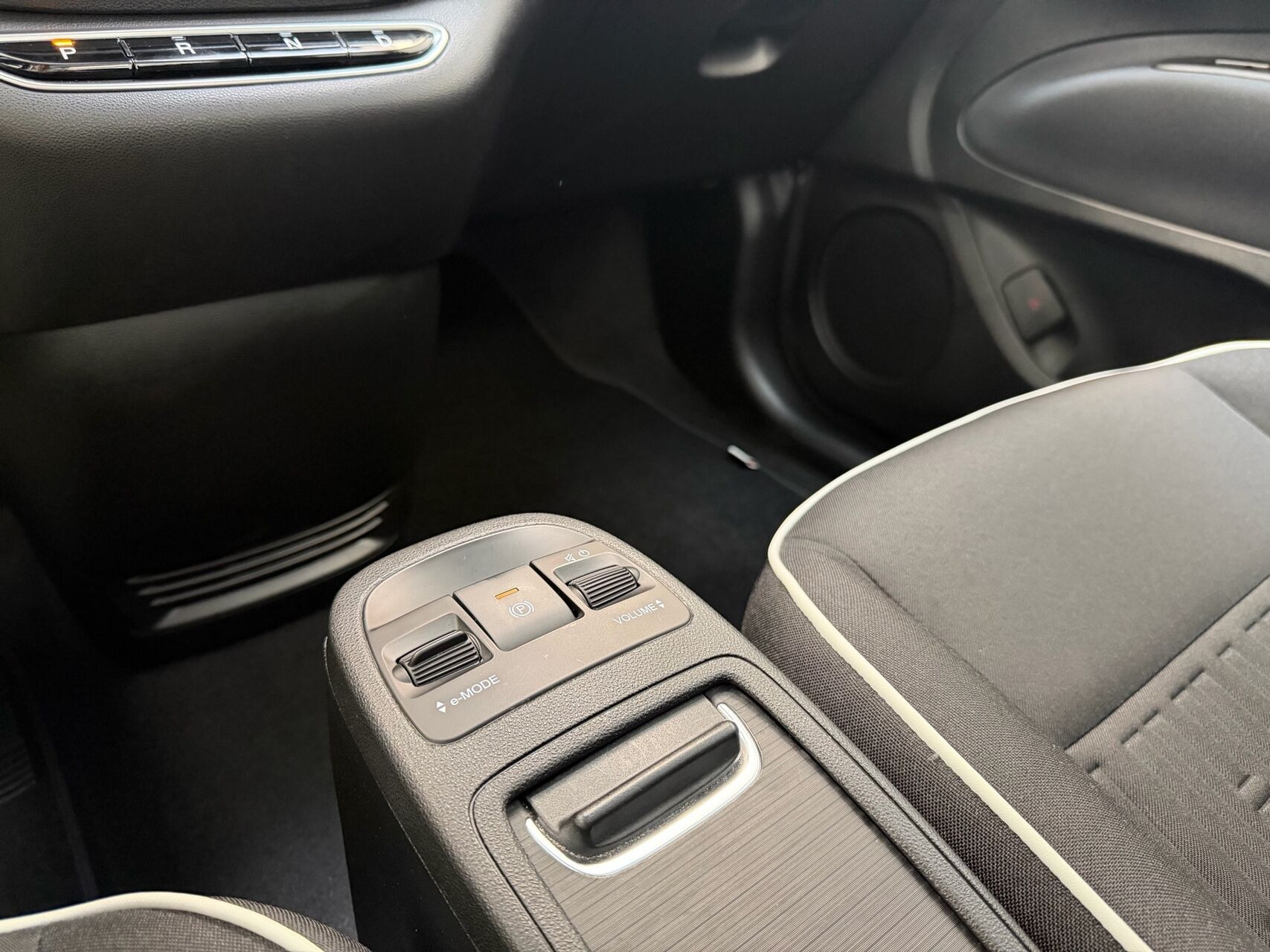 Hvid Fiat 500e fra 2023