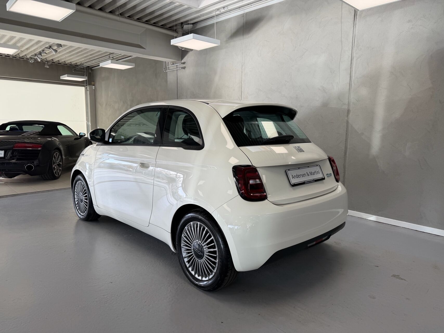 Hvid Fiat 500e fra 2023