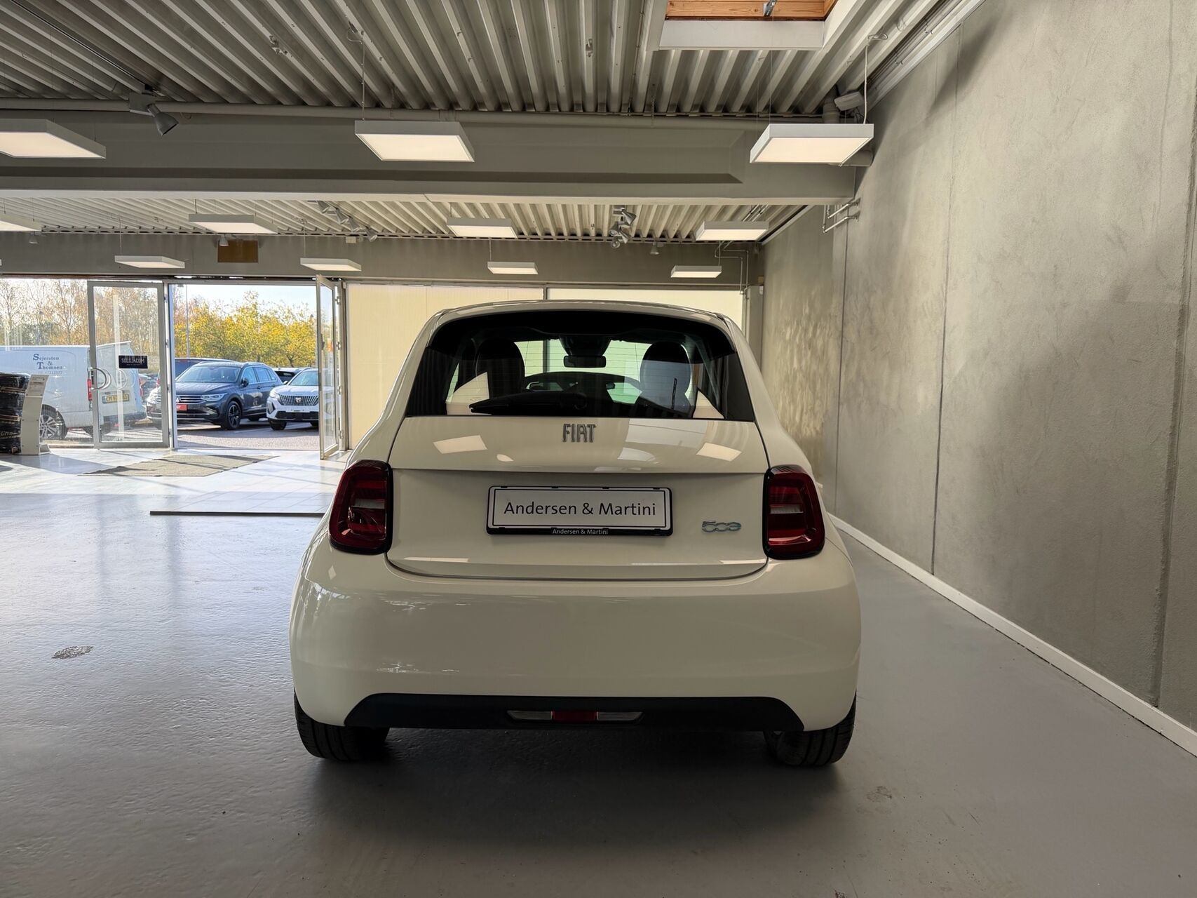 Hvid Fiat 500e fra 2023