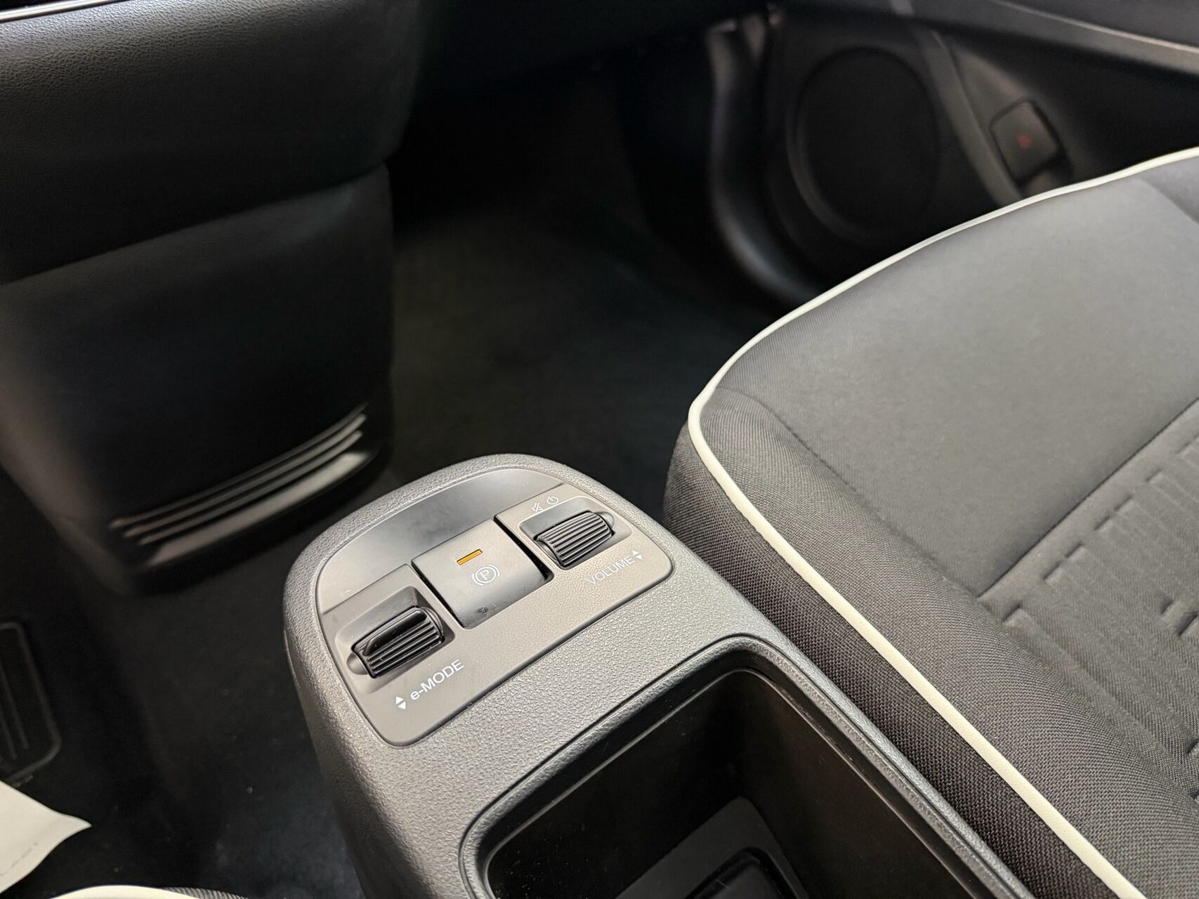 Hvid Fiat 500e fra 2023