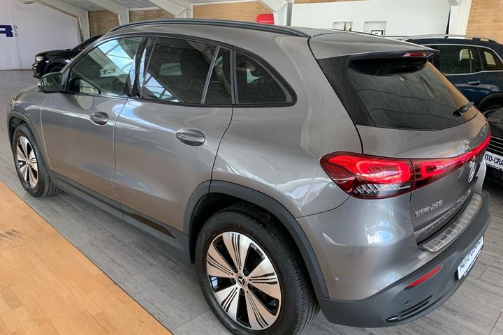 Sort Mercedes EQA250 fra 2022
