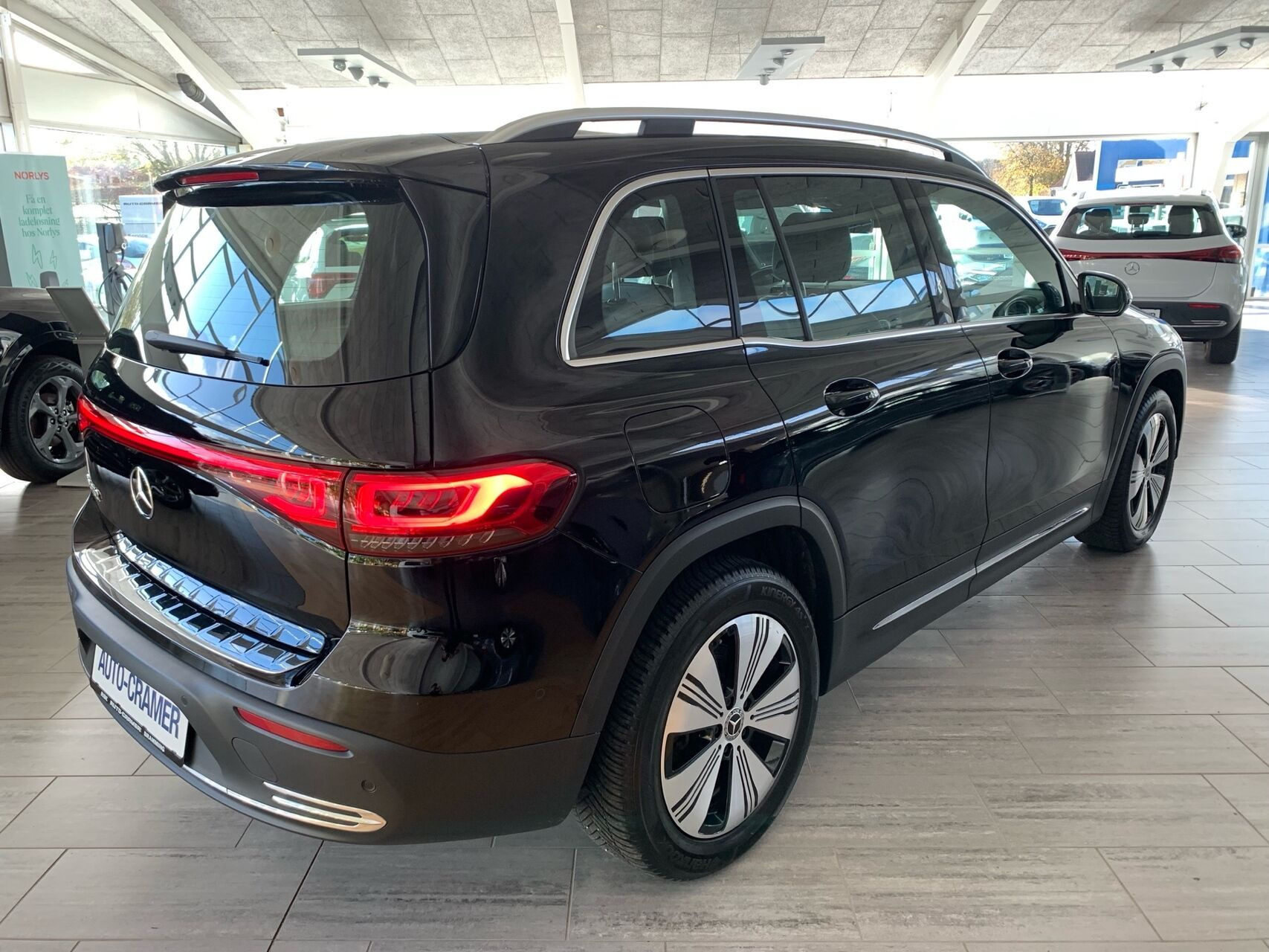 Sort Mercedes EQB250 fra 2023