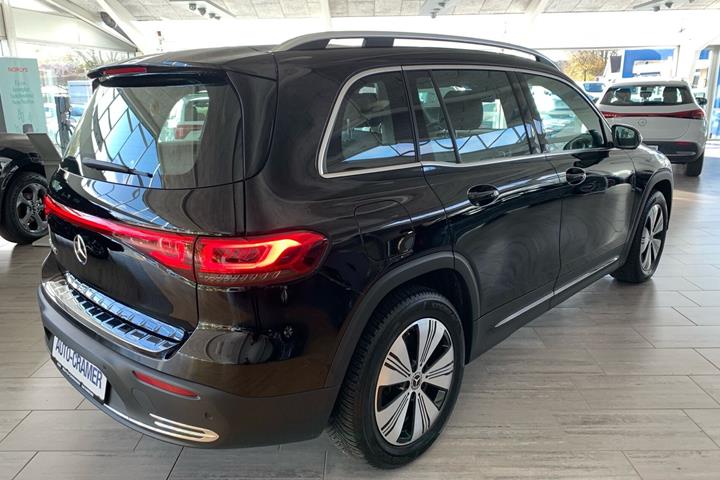 Sort Mercedes EQB250 fra 2023