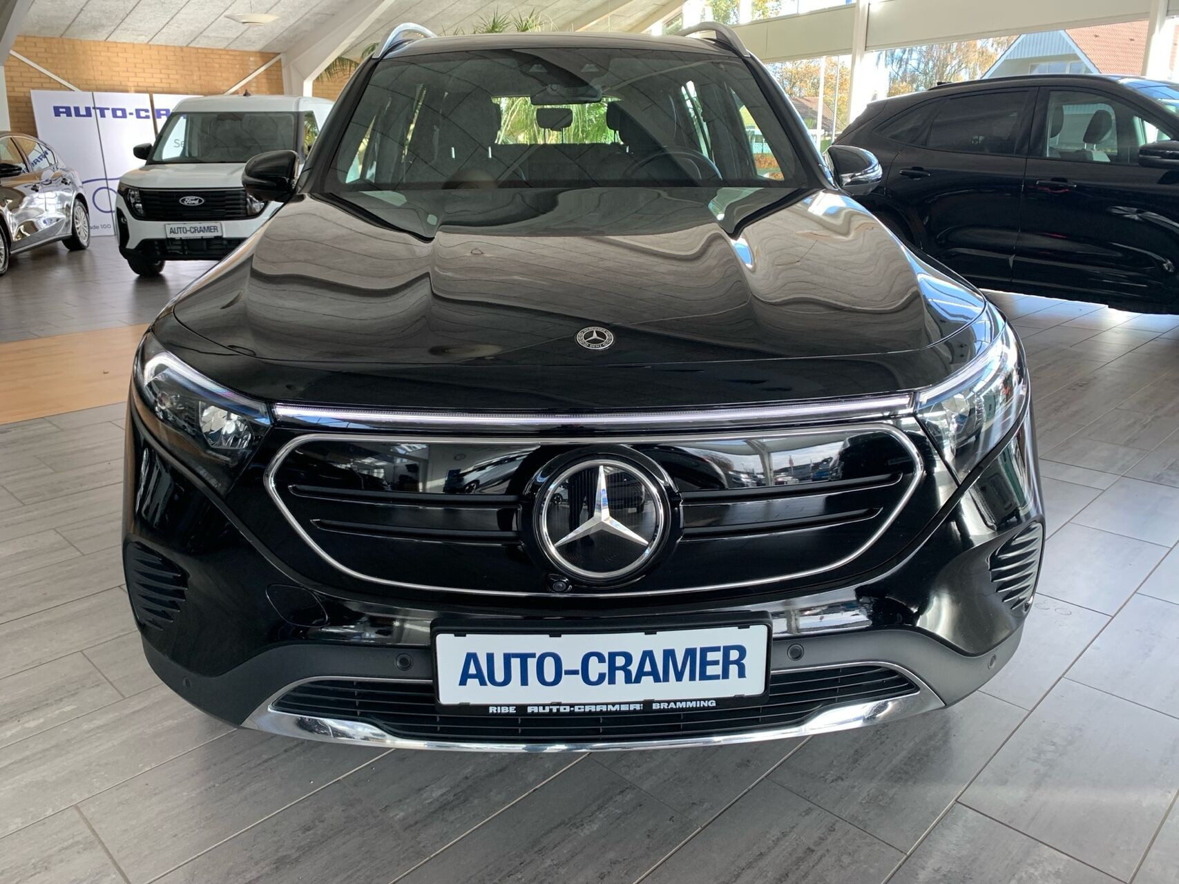 Sort Mercedes EQB250 fra 2023