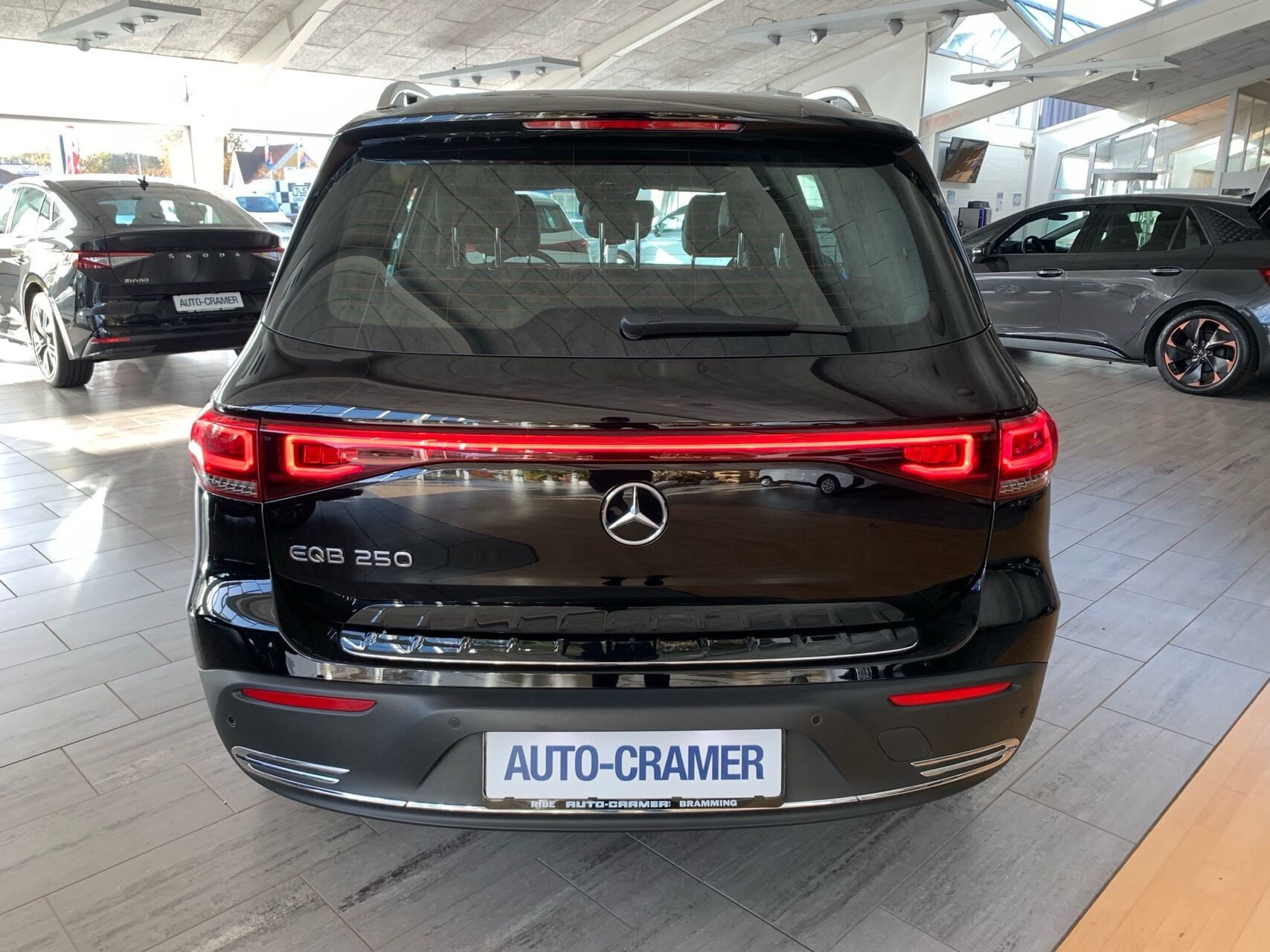 Sort Mercedes EQB250 fra 2023