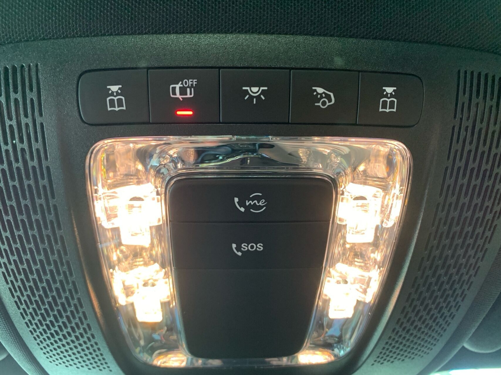 Sort Mercedes EQB250 fra 2023