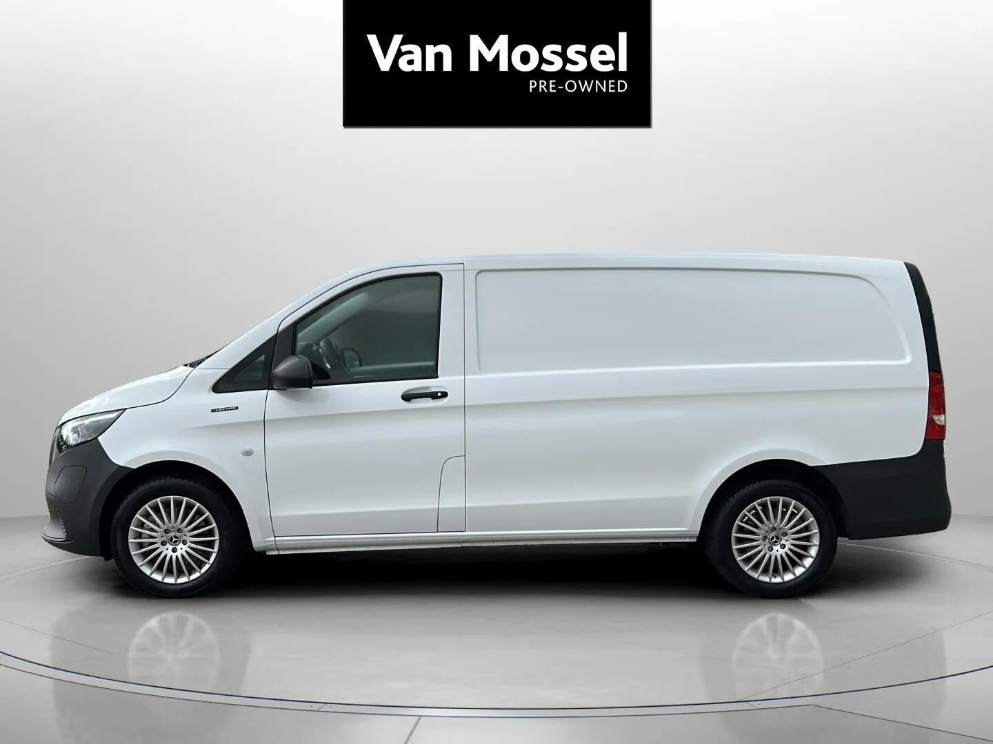 Hvid Mercedes eVito fra 2024