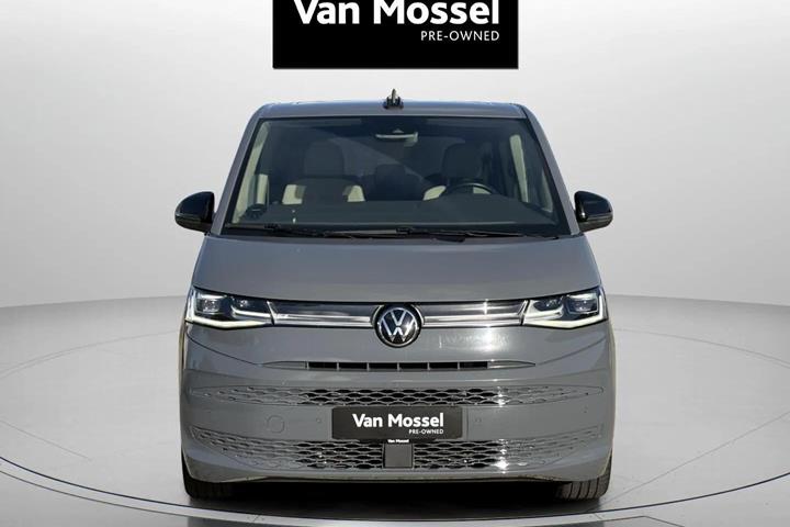Grå VW Multivan fra 2023