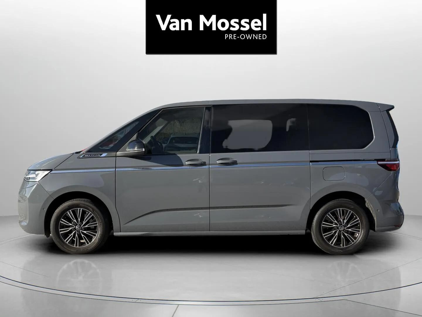 Grå VW Multivan fra 2023