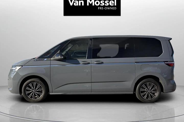 Grå VW Multivan fra 2023