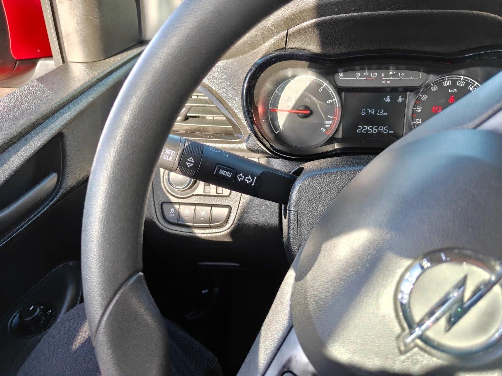 Gul Opel Karl fra 2017