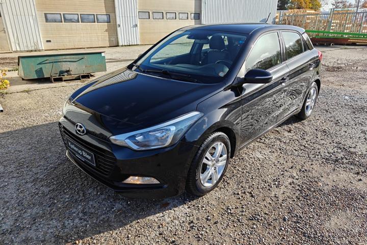 Gul Hyundai i20 fra 2017