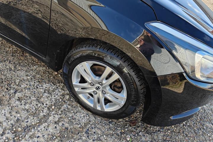 Gul Hyundai i20 fra 2017