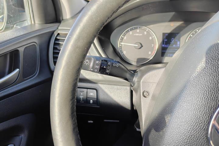 Gul Hyundai i20 fra 2017