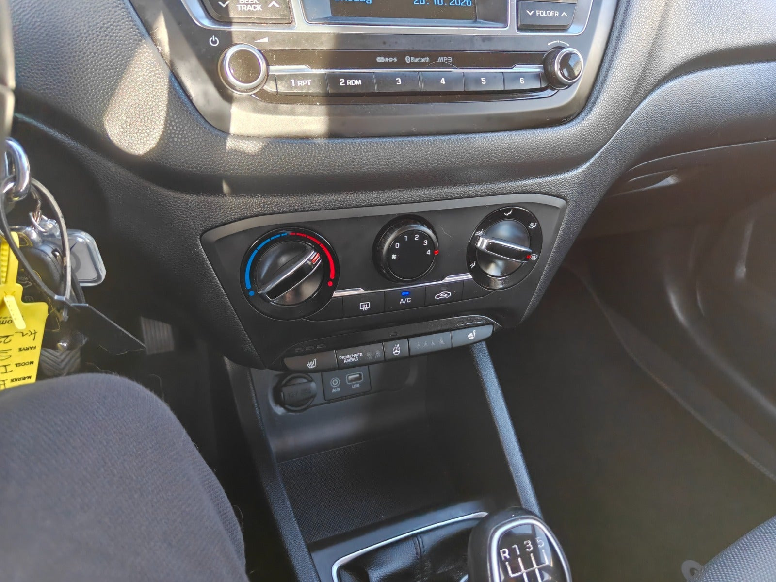 Gul Hyundai i20 fra 2017