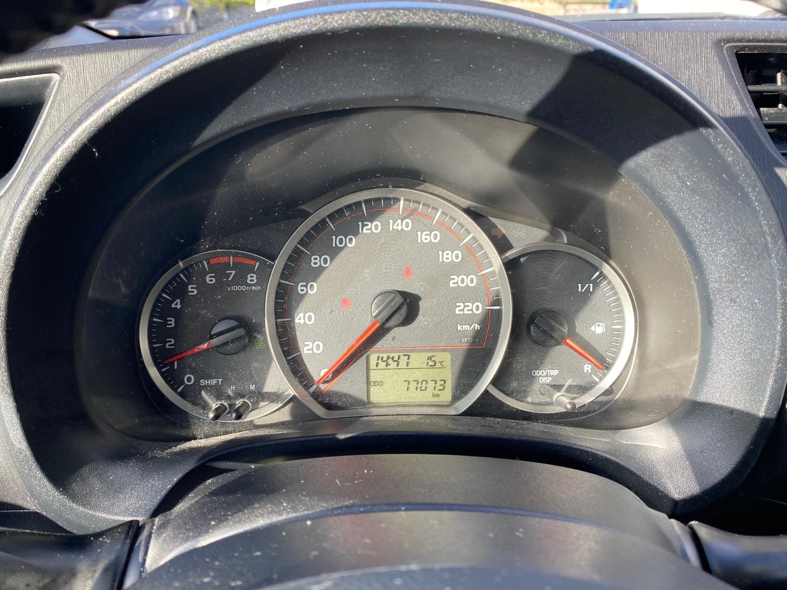 Grå Toyota Yaris fra 2011