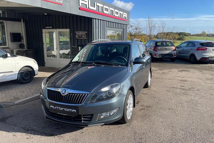 Grå Skoda Fabia fra 2015