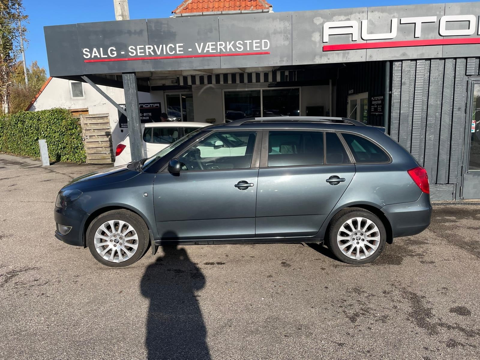 Grå Skoda Fabia fra 2015